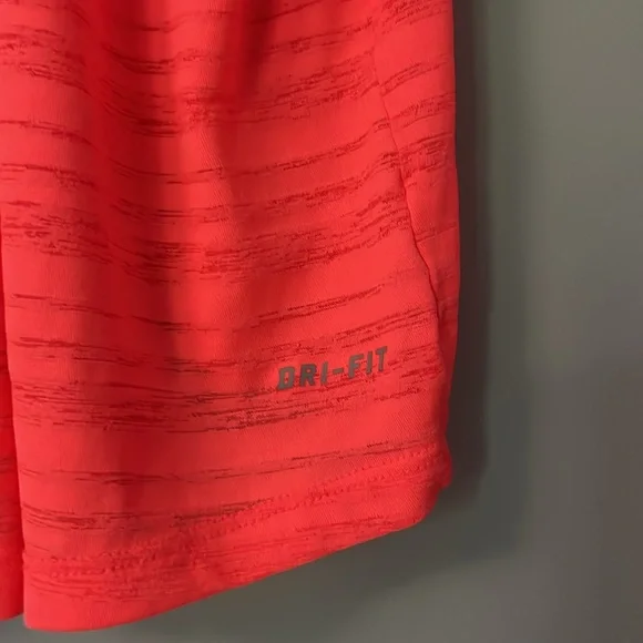 Nike Dri-Fit Tanktop - Picture 3 of 5